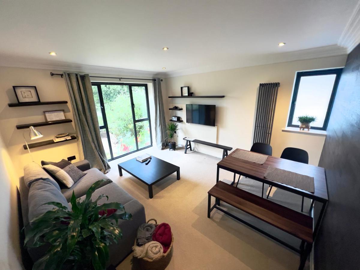 Modern And Cozy 2-guest Flat With Gated Parking *