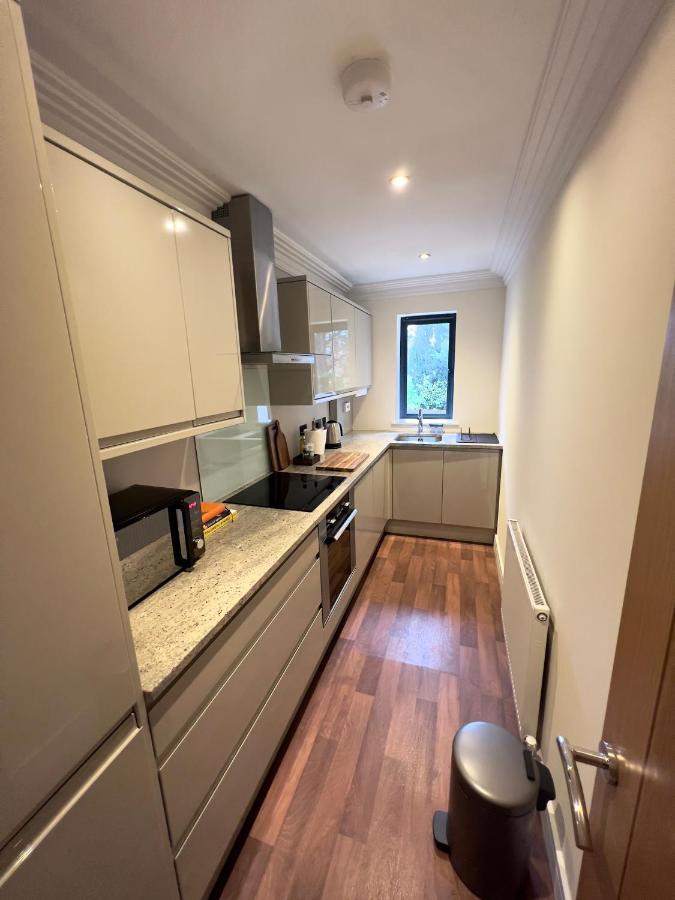Apartment Modern And Cozy 2-guest Flat With Gated Parking